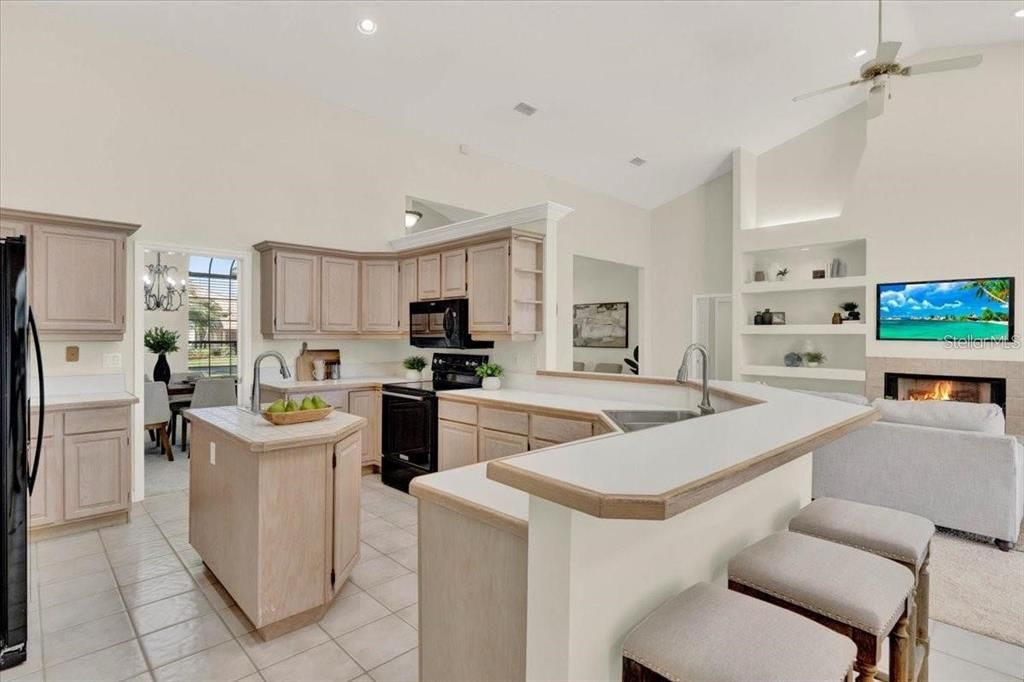 Fireplace, Interior, Kitchen, Recessed Lighting