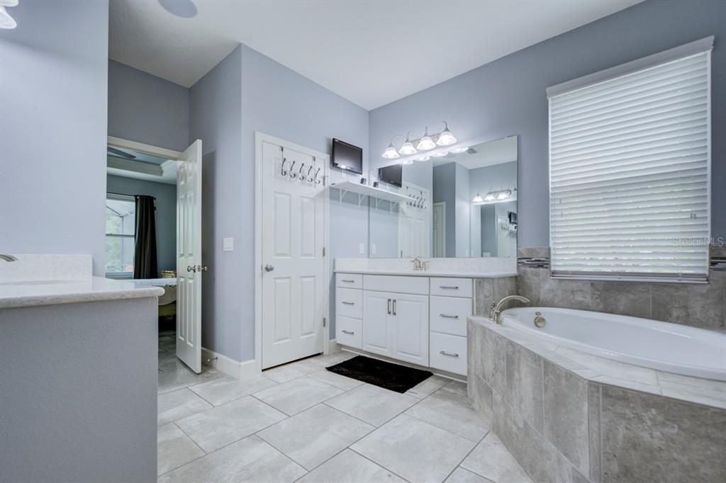 Bathroom, Dual Sink Vanities, Interior