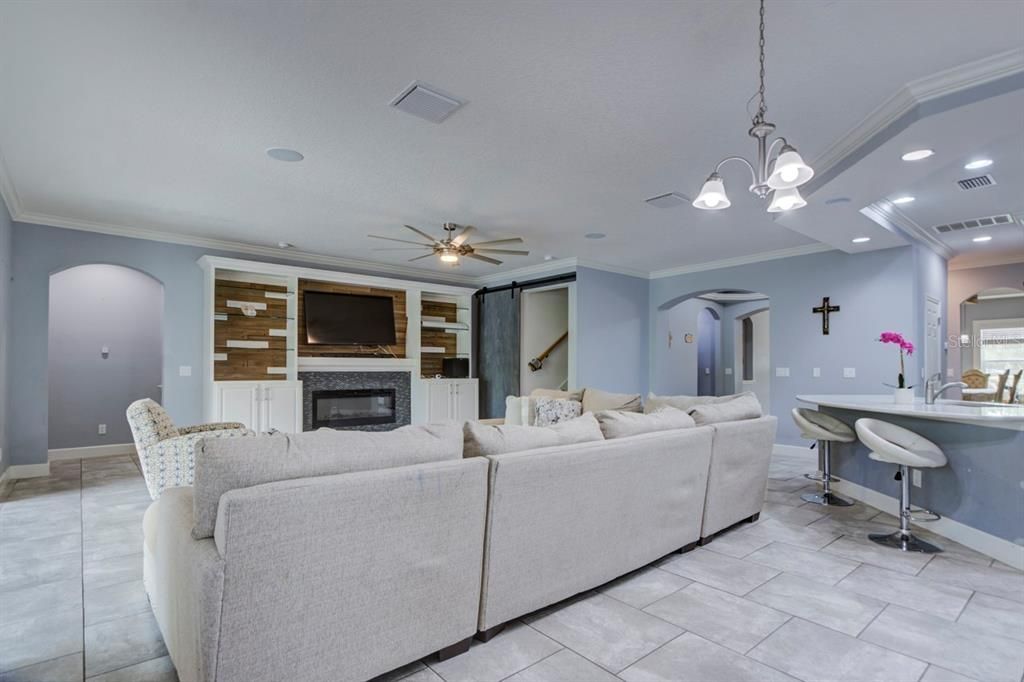 Fireplace, Interior, Living room, Pendant Lights, Recessed Lighting