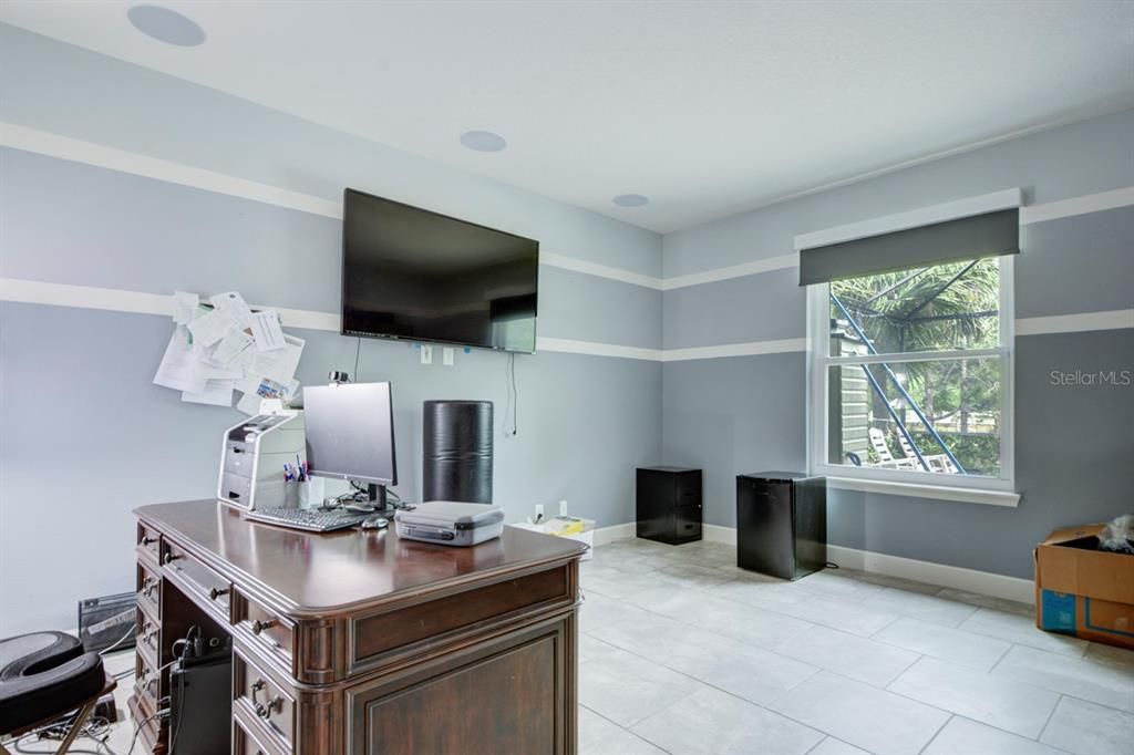 Home Office, Interior