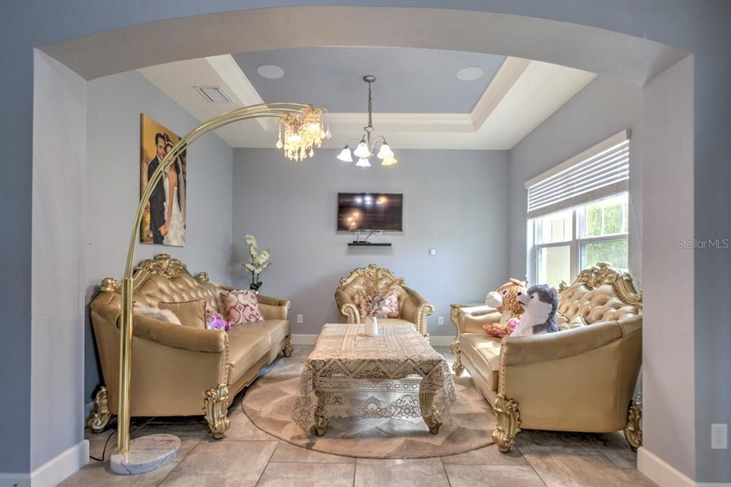 Chandelier, Interior, Living room