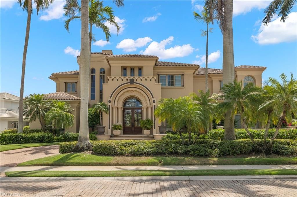 Exterior, Facade, Mediterranean