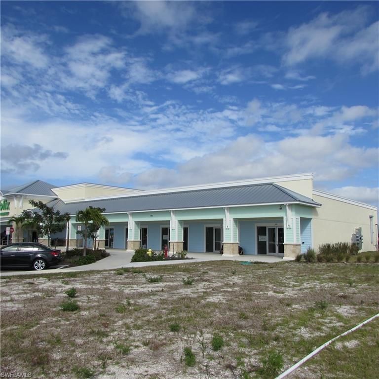 Exterior, Facade, Ranch