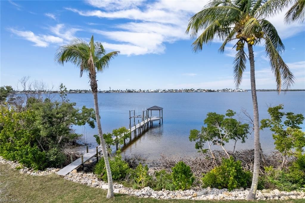 Exterior, Lake