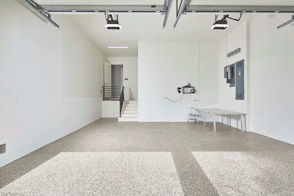 Garage, Interior