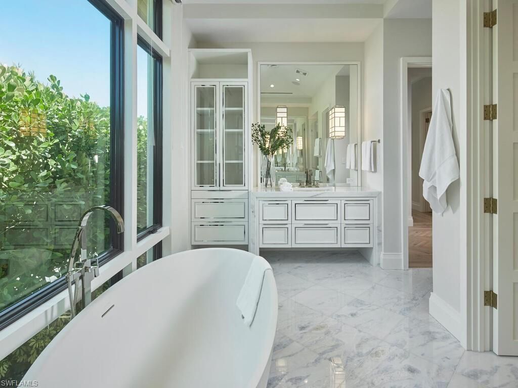 Bathroom, Dual Sink Vanities, Free Standing Baths, Interior, Marble, Recessed Lighting