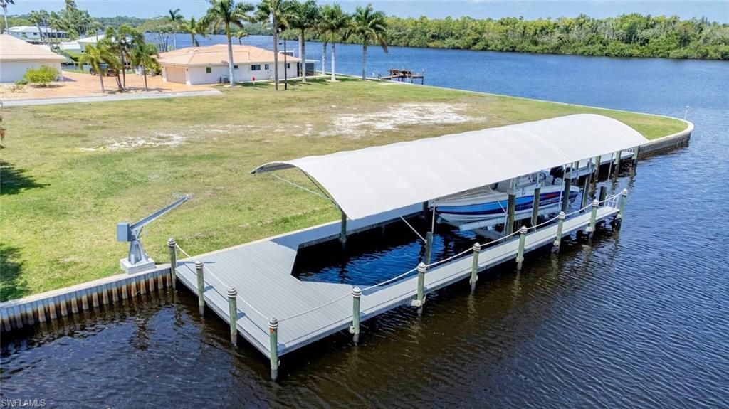 Exterior, Lake