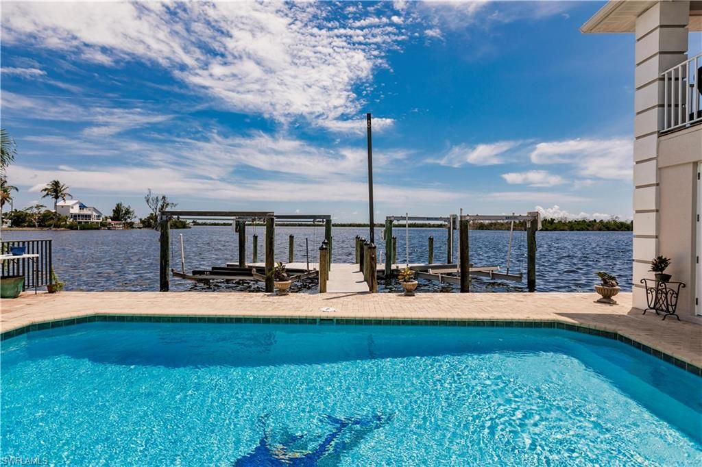 Exterior, Lake, Pool, Water