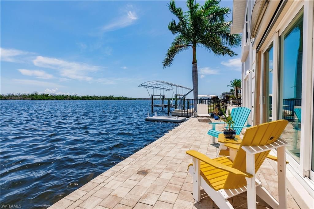 Exterior, Lake
