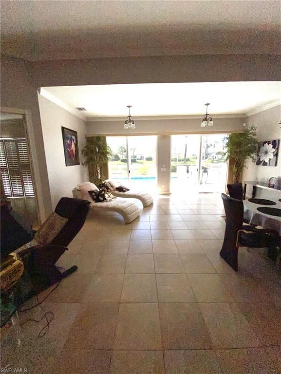 Dining room, Interior