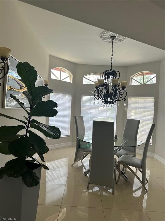 Chandelier, Dining room, Interior