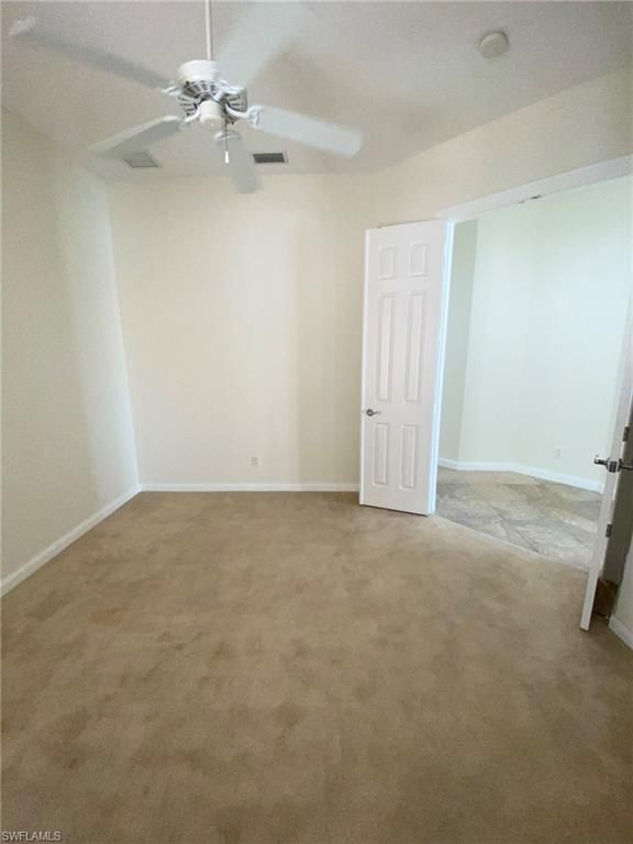 Empty room, Interior
