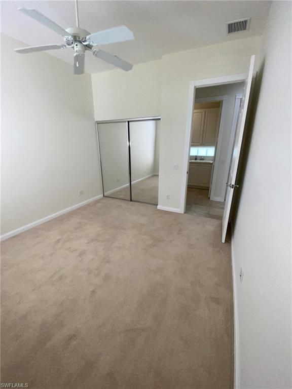 Empty room, Interior