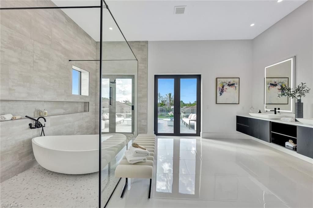 Bathroom, Dual Sink Vanities, Free Standing Baths, Interior, Recessed Lighting