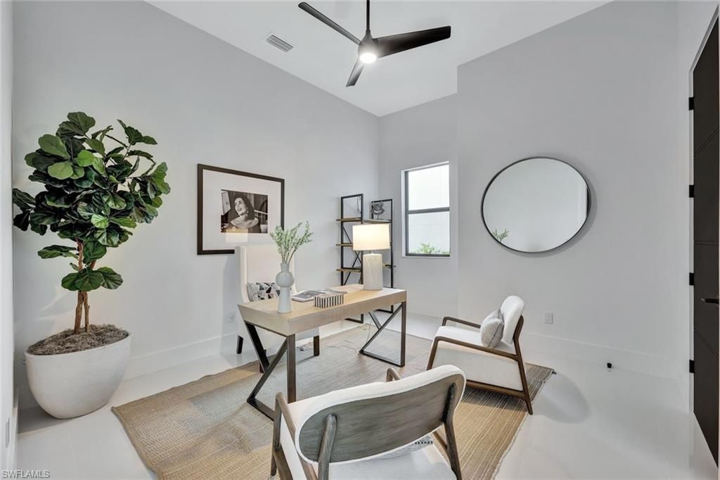 Home Office, Interior