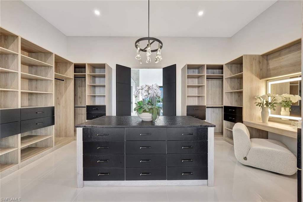 Interior, Pendant Lights, Recessed Lighting, Walk-in Closets