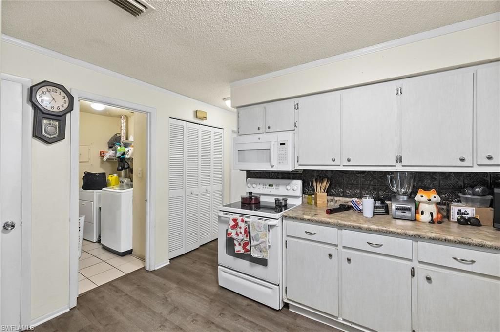 Interior, Kitchen, Washer, Wood Texture Flooring