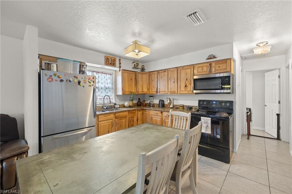 Dining room, Interior, Kitchen, Stainless Steel Appliances