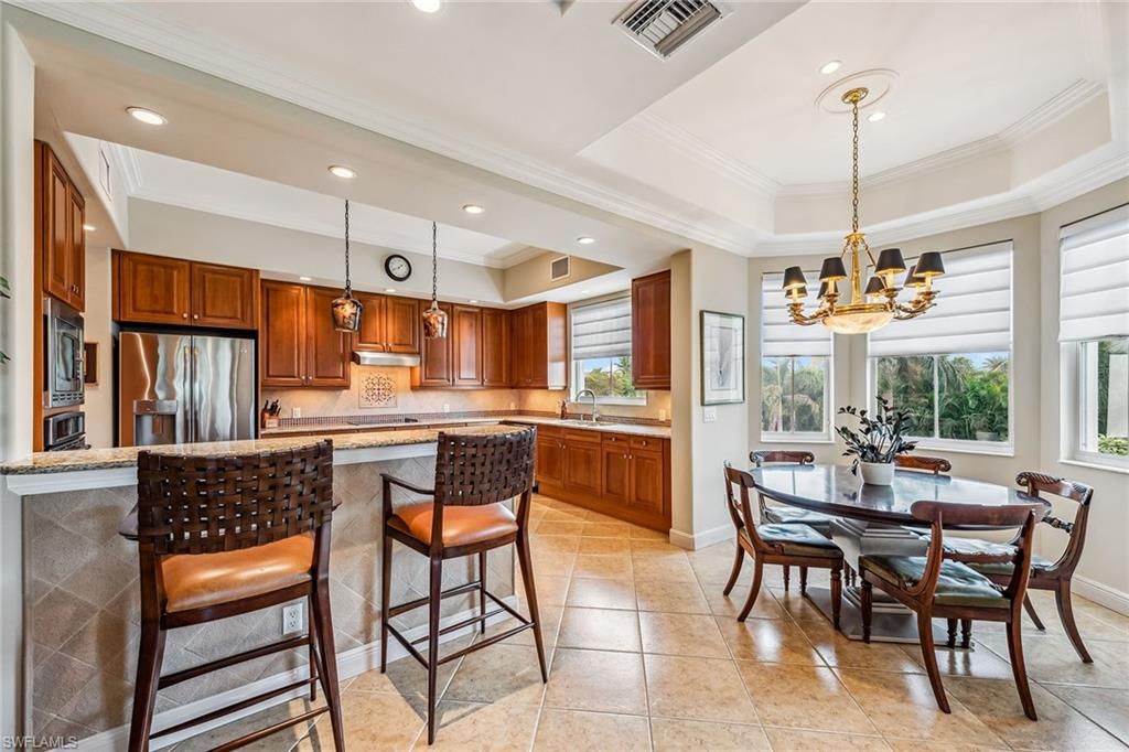 Chandelier, Dining room, Interior, Kitchen, Pendant Lights, Recessed Lighting, Stainless Steel Appliances