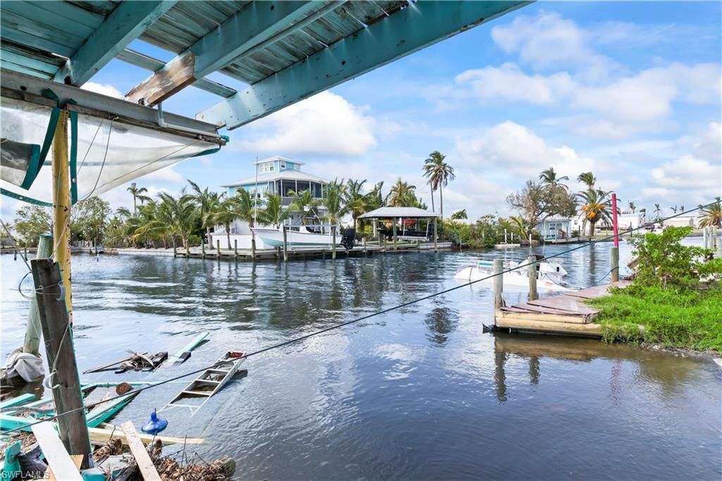 Exterior, Lake