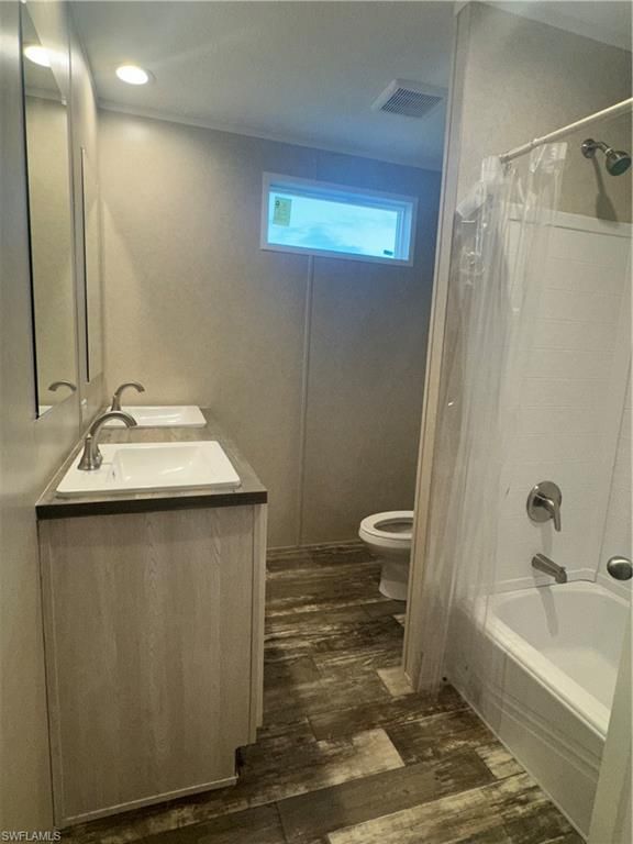 Bathroom, Interior, Recessed Lighting, Wood Texture Flooring