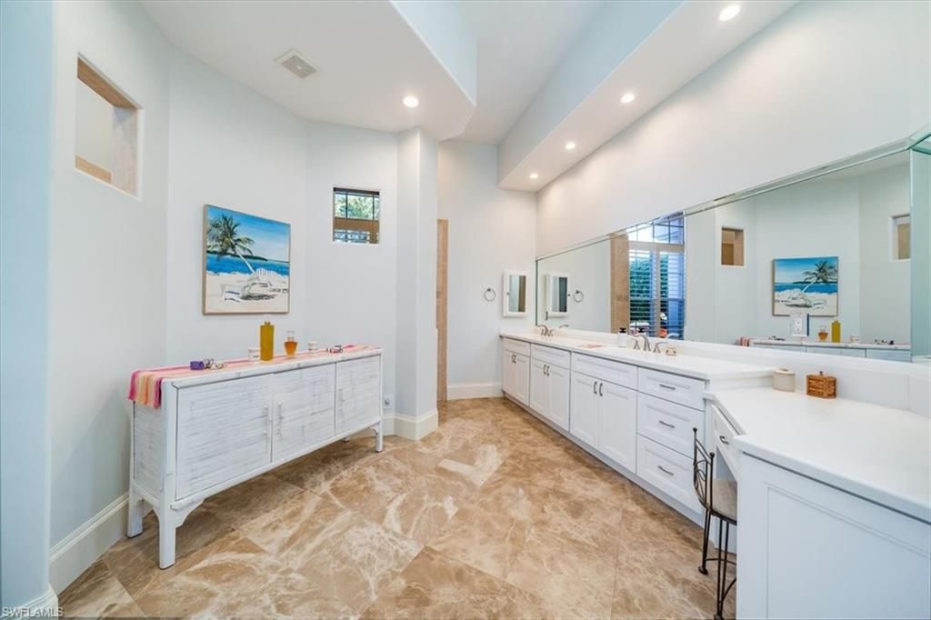 Bathroom, Dual Sink Vanities, Interior, Recessed Lighting
