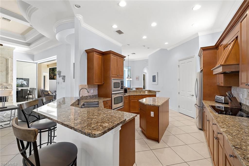 Dining room, Interior, Kitchen, Pendant Lights, Recessed Lighting, Stainless Steel Appliances