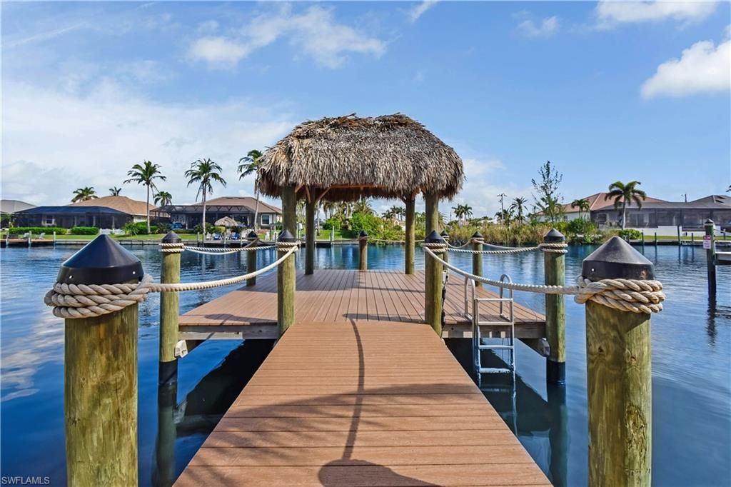 Exterior, Lake