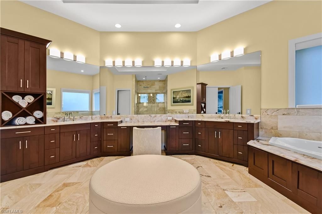 Bathroom, Dual Sink Vanities, Interior, Recessed Lighting