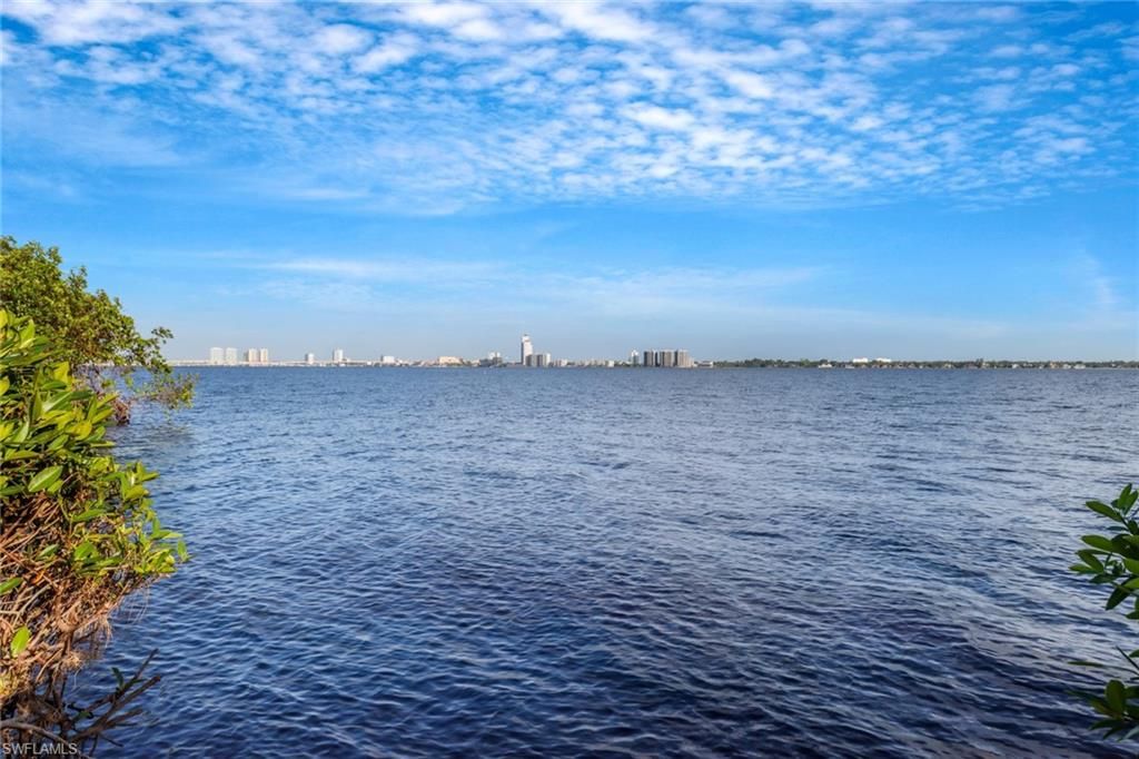 Exterior, Lake