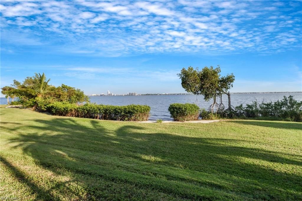 Exterior, Lake