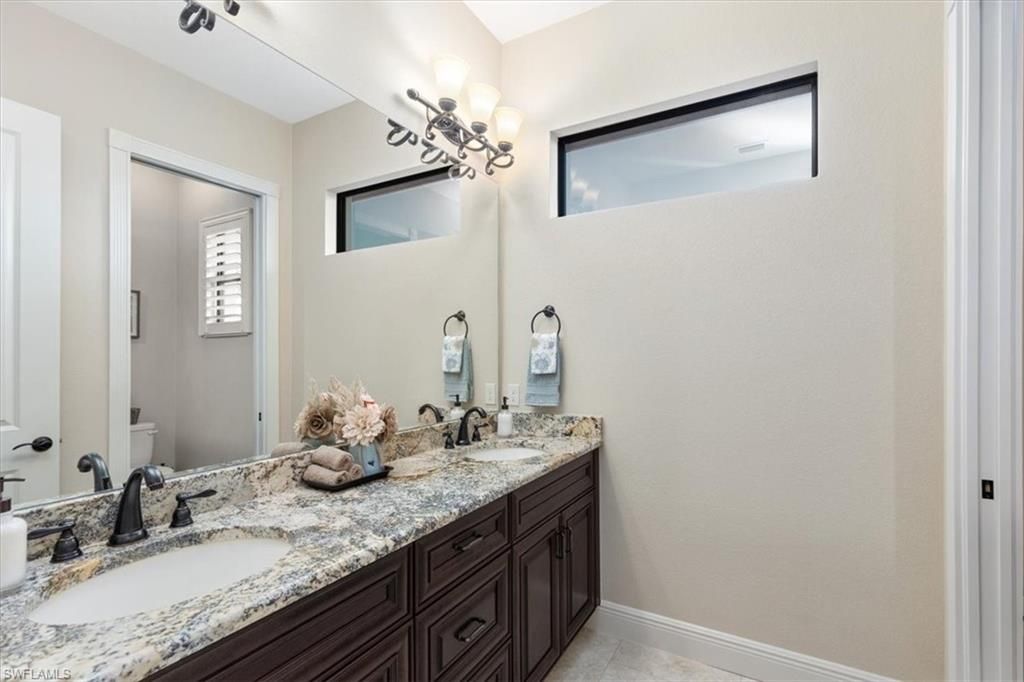 Bathroom, Dual Sink Vanities, Interior