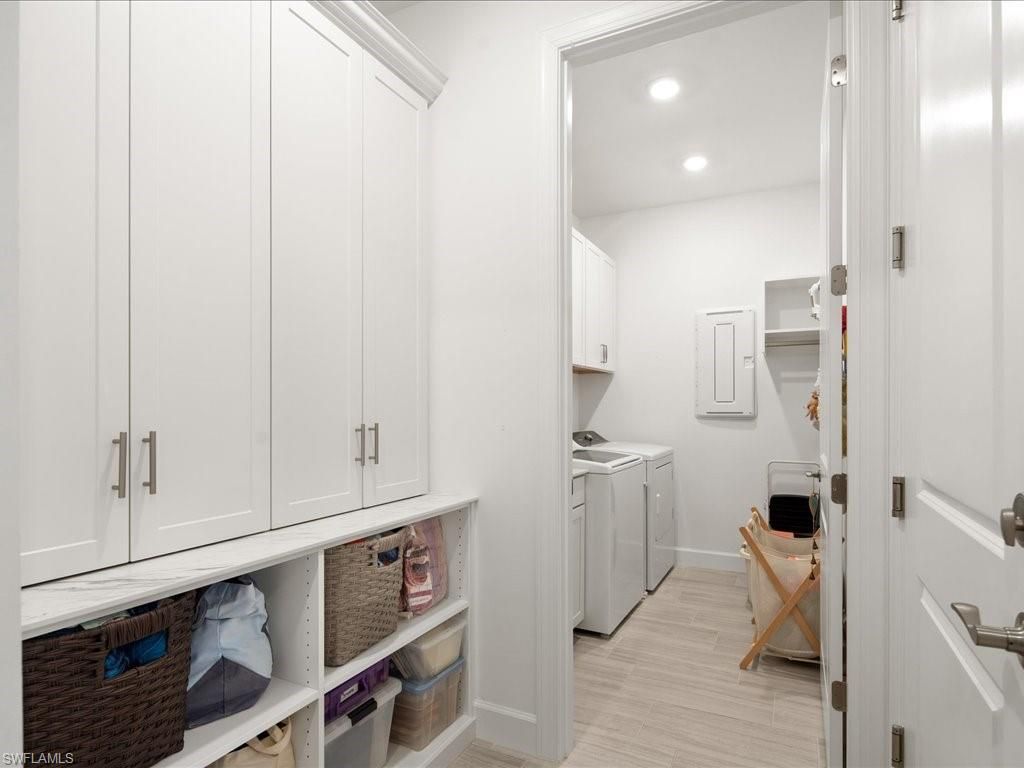 Interior, Recessed Lighting, Washer, Wood Texture Flooring