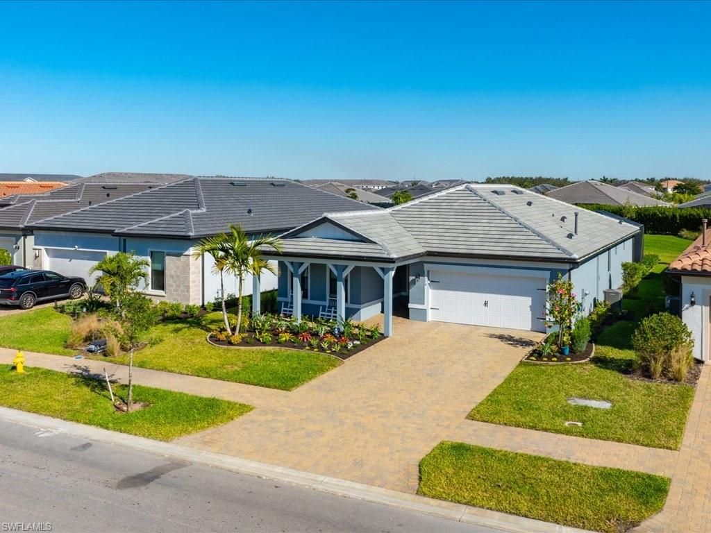 Attached, Exterior, Facade, Ranch