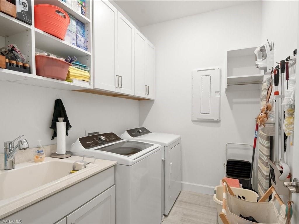 Interior, Washer, Wood Texture Flooring