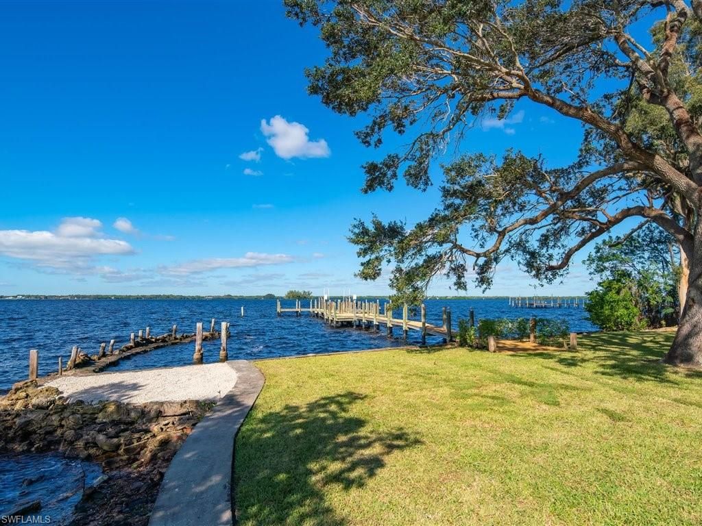 Exterior, Lake