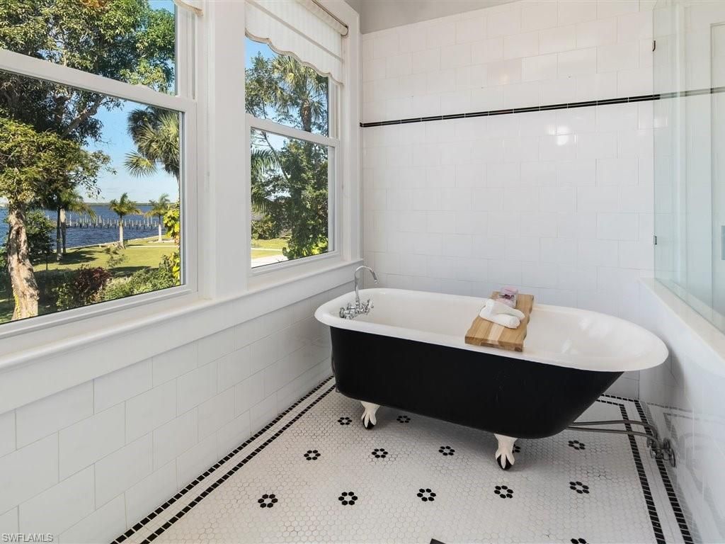 Bathroom, Free Standing Baths, Interior
