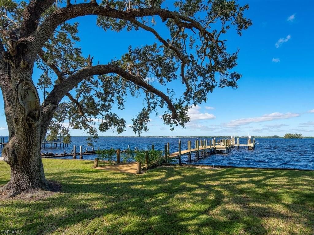Exterior, Lake