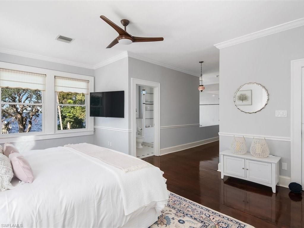 Bedroom, Interior, Pendant Lights, Wood Texture Flooring