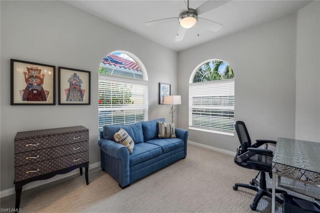 Home Office, Interior