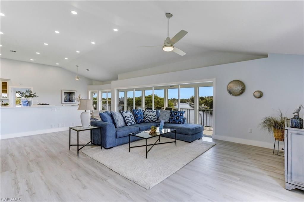 Interior, Living room, Pendant Lights, Recessed Lighting, Wood Texture Flooring