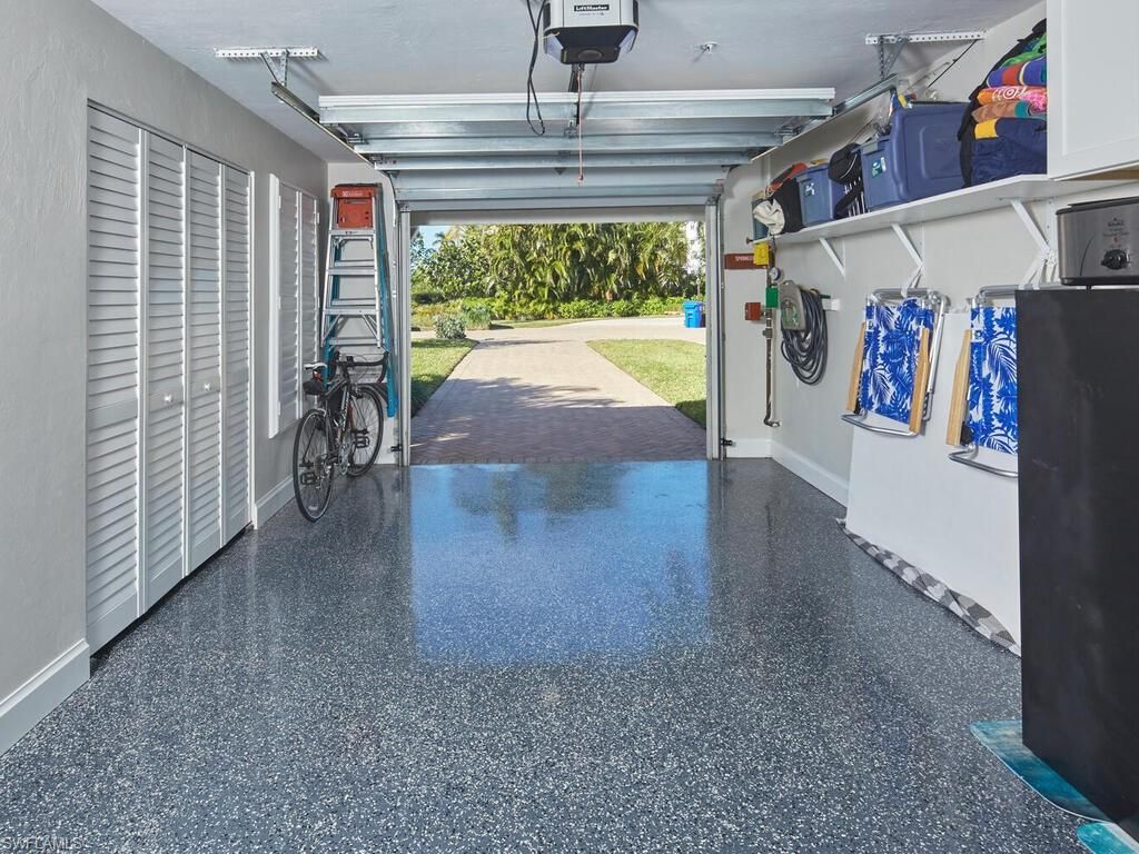 Garage, Interior