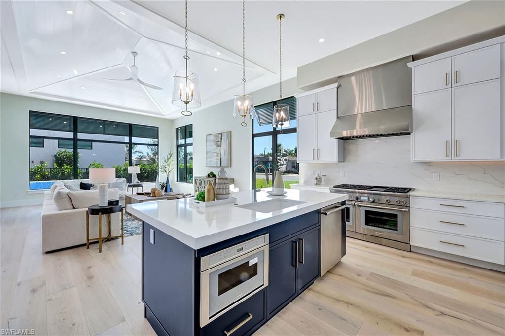 Interior, Kitchen, Living room, Pendant Lights, Recessed Lighting, Stainless Steel Appliances, Wood Texture Flooring