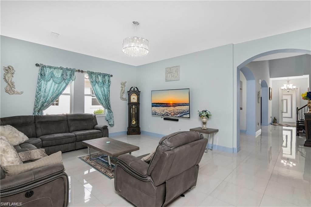 Chandelier, Interior, Living room