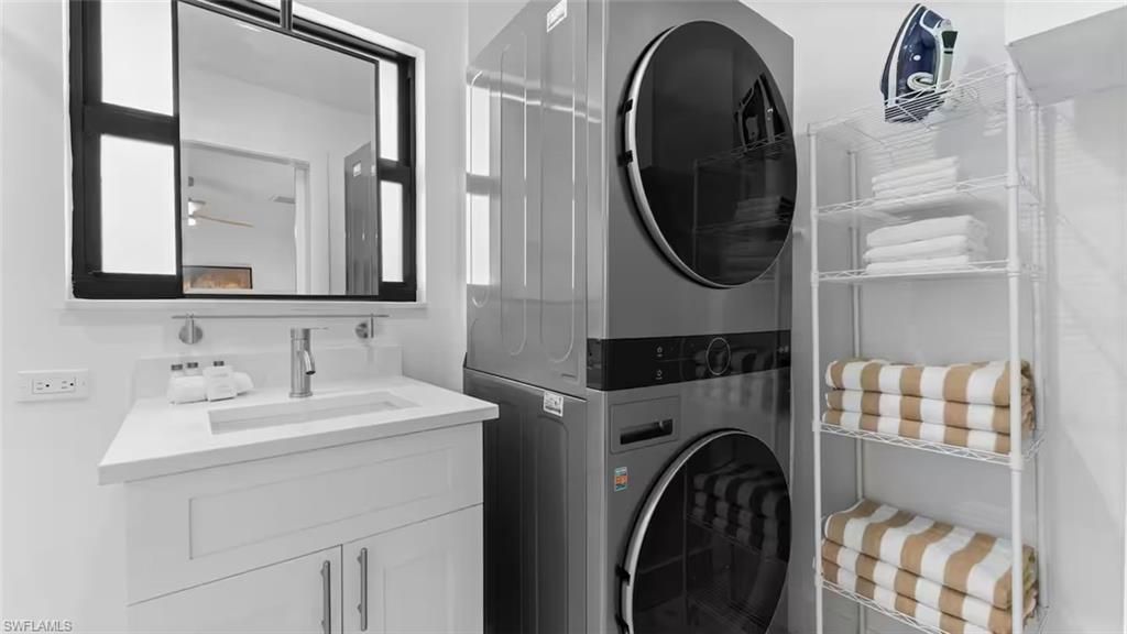 Bathroom, Interior, Utility Closets, Washer