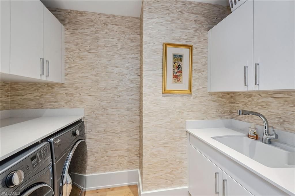 Interior, Washer, Wood Texture Flooring