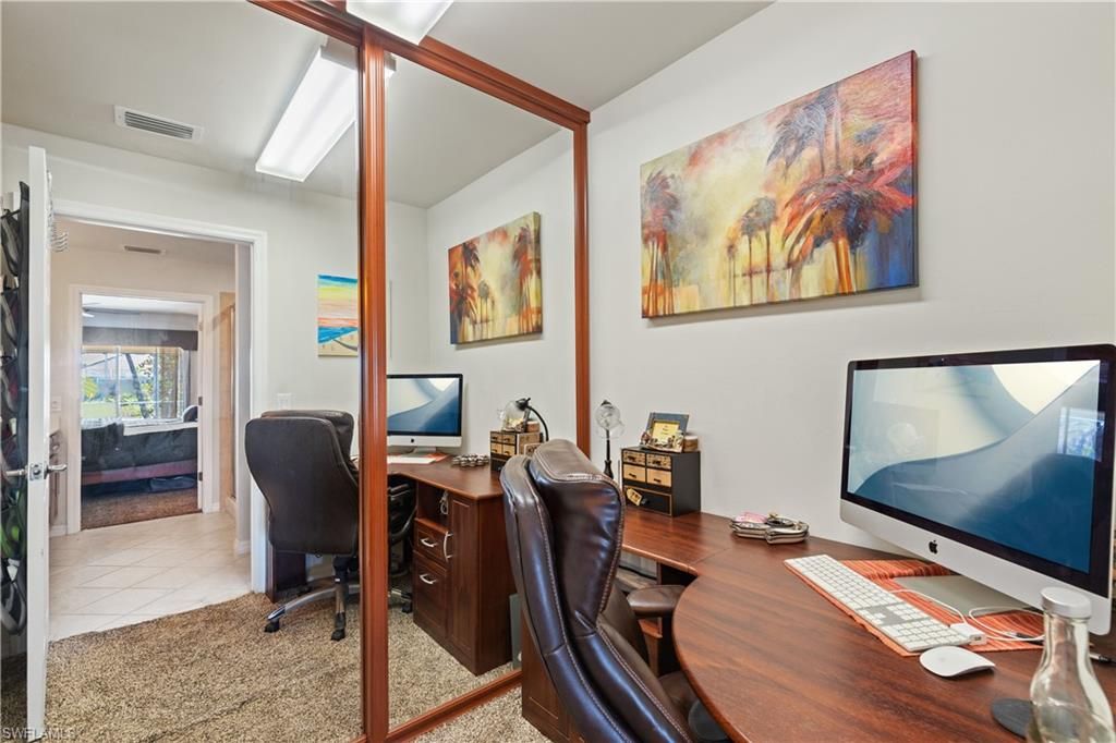 Home Office, Interior