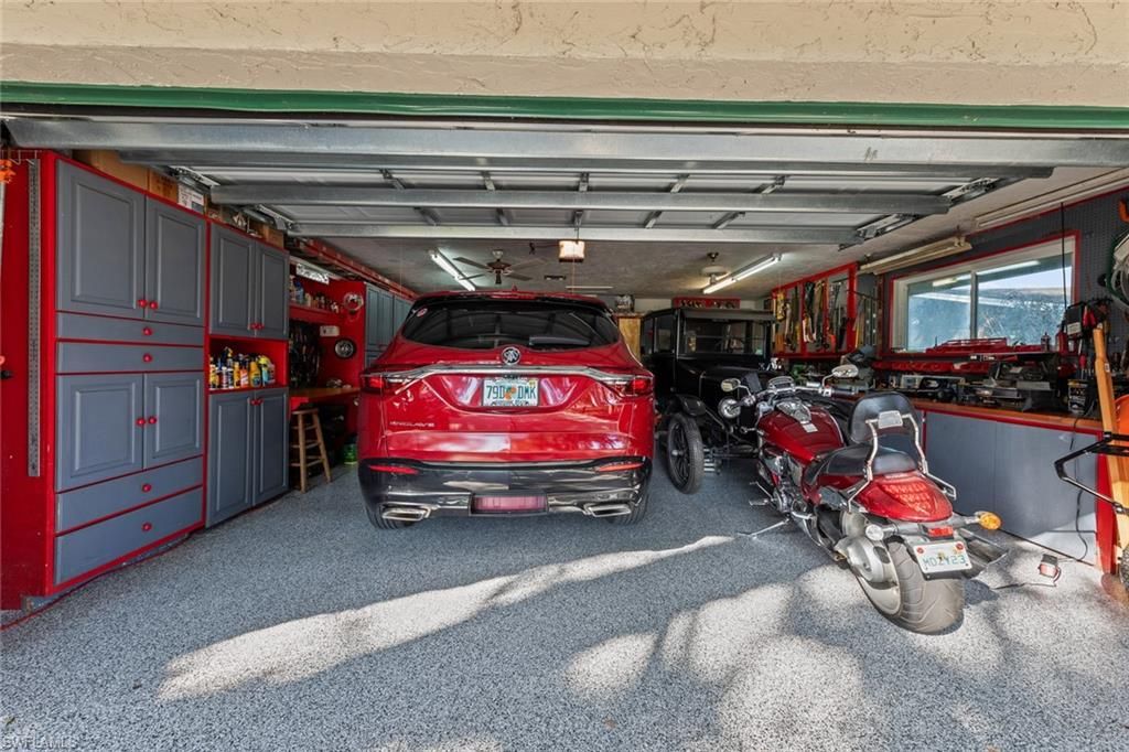 Garage, Interior