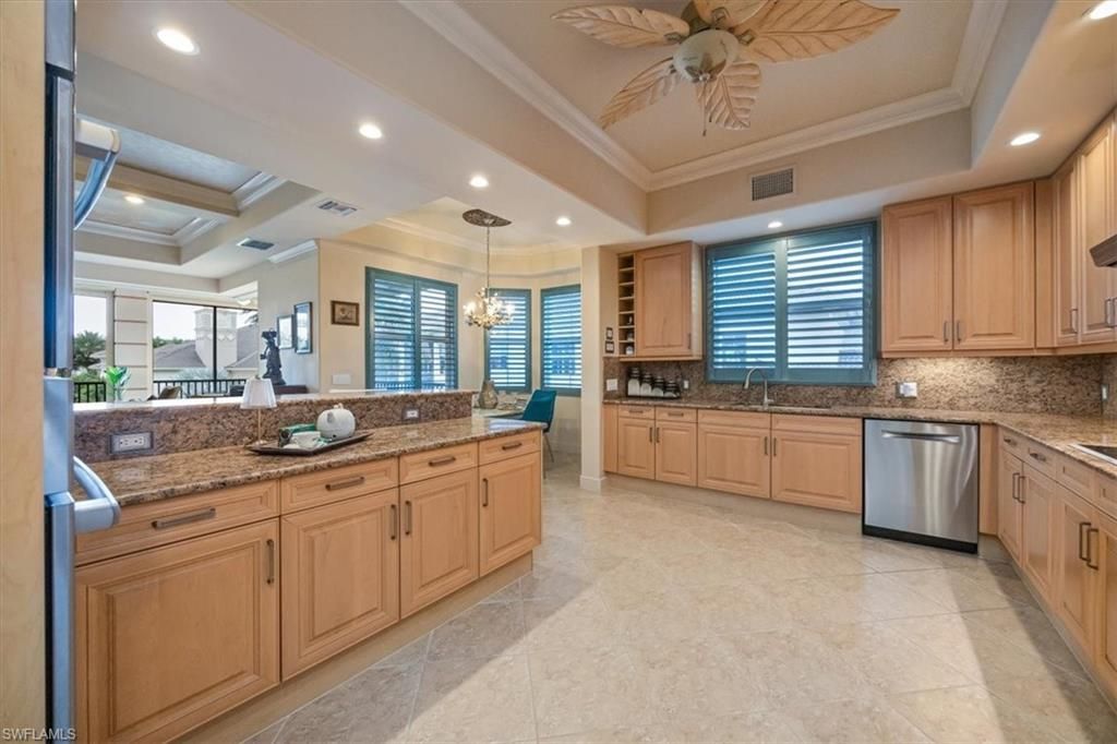Chandelier, Dining room, Interior, Kitchen, Recessed Lighting, Stainless Steel Appliances