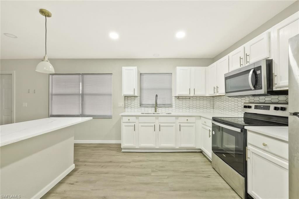 Interior, Kitchen, Pendant Lights, Recessed Lighting, Wood Texture Flooring